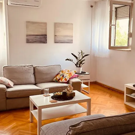 Centre No44 *